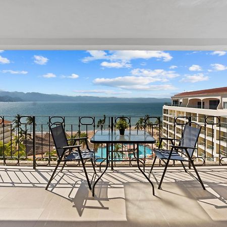 Luxury Condo Just Steps Away From The Beach! بويرتو فالارتا المظهر الخارجي الصورة