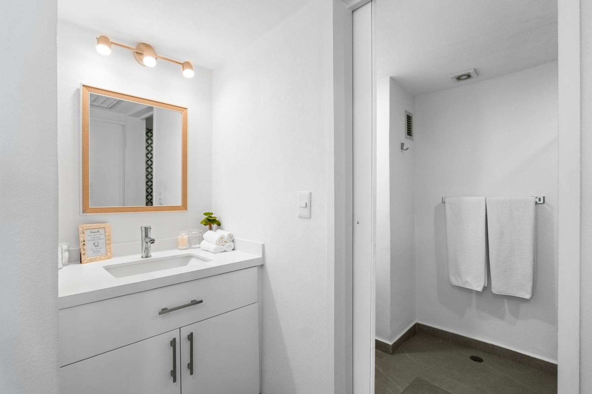Luxury Condo Just Steps Away From The Beach! بويرتو فالارتا المظهر الخارجي الصورة