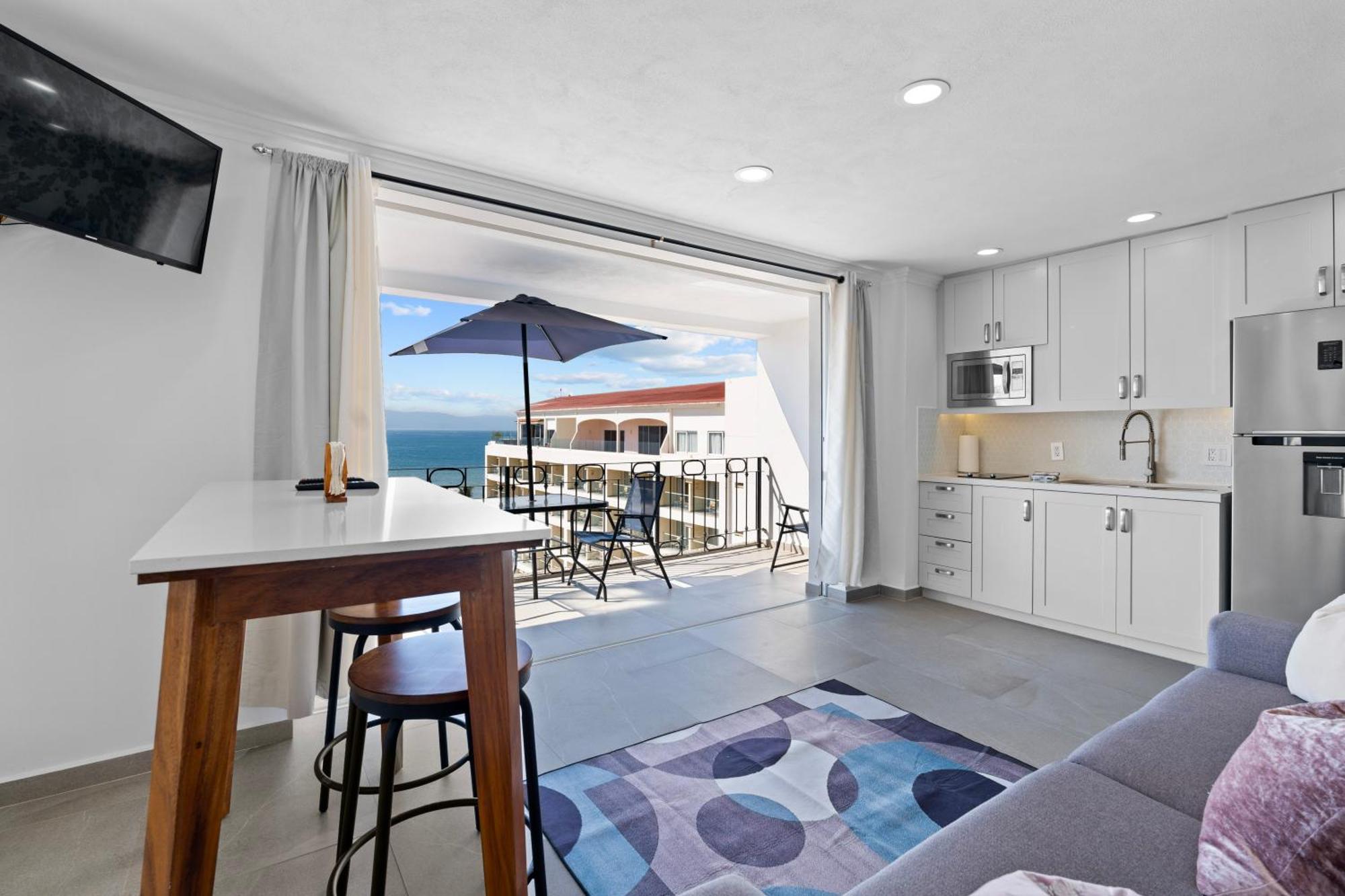 Luxury Condo Just Steps Away From The Beach! بويرتو فالارتا المظهر الخارجي الصورة